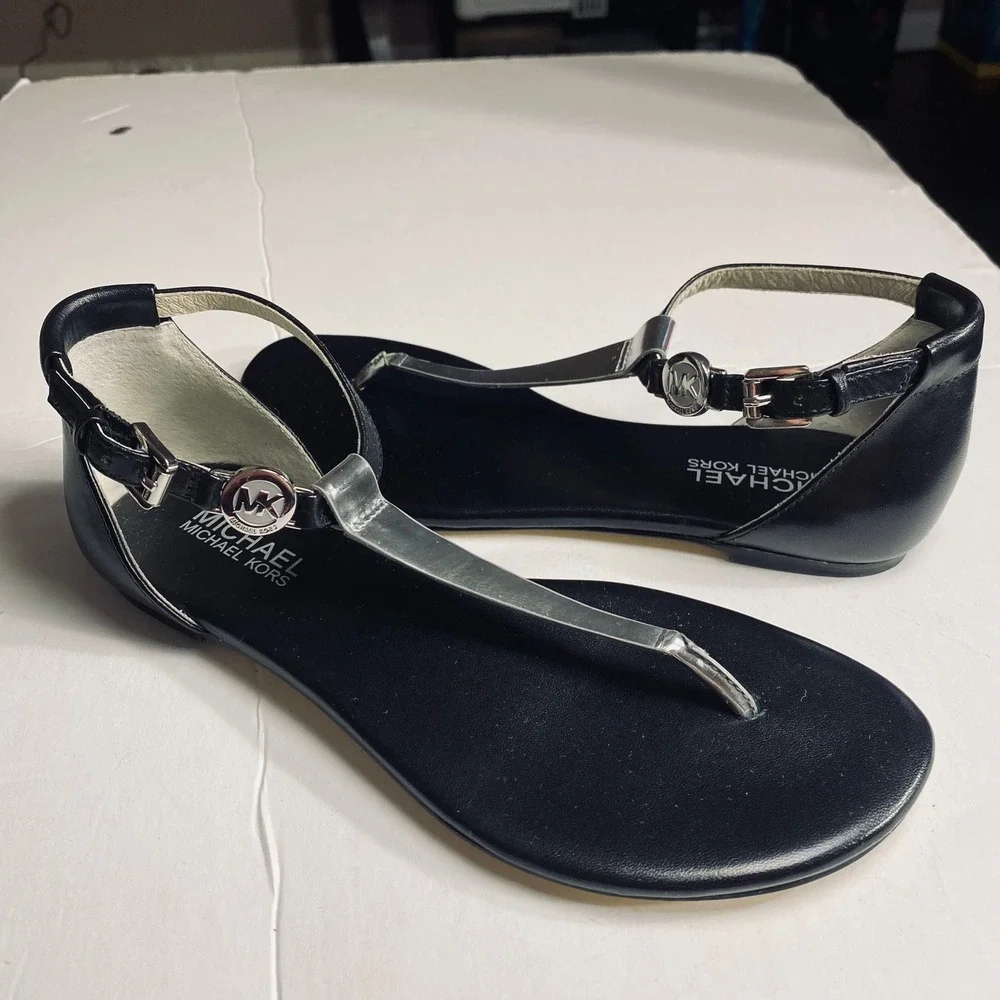 Michael Kors Black Genuine Butter Soft Leather Thong Plate Sandal Size 5.5‎